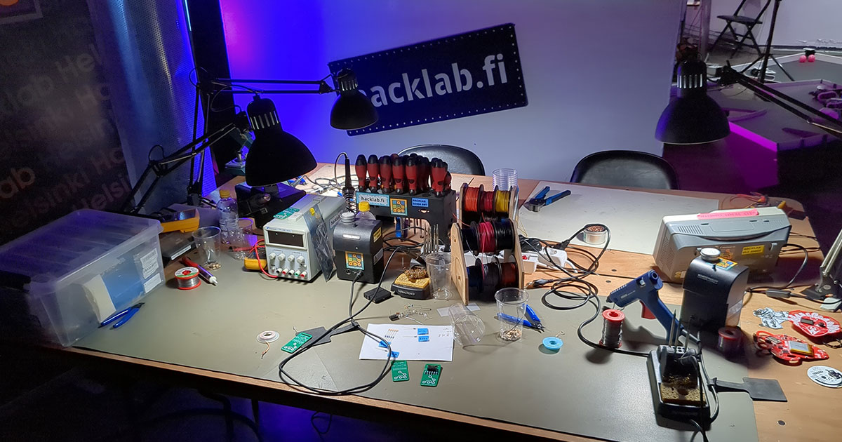 Hacklab table